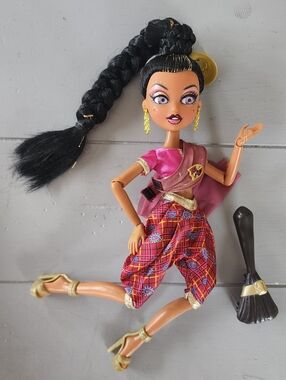 MGA BRATZ Bratzillaz Glam Gets Wicked Llliana Honesty Indian Doll Brats Brat